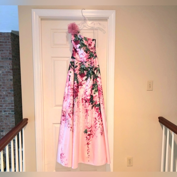 Marchesa notte 💓 Gorgeous DRESS 😍 size M.one Time Used For My Daughter's Wedi - Picture 1 of 3